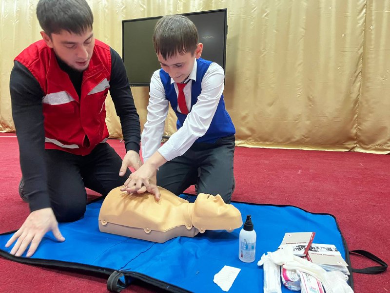 акануне  в рамках мастер-класса Волонтеры красного креста делились своим опытом и знаниями по оказанию первой помощи.
