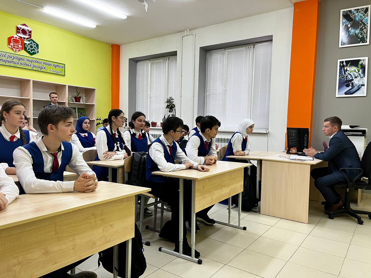 5 декабря в нашем Лицее прошла  встреча учащихся выпускных классов с представителями  Академии Федеральной службы охраны Российской Федерации.